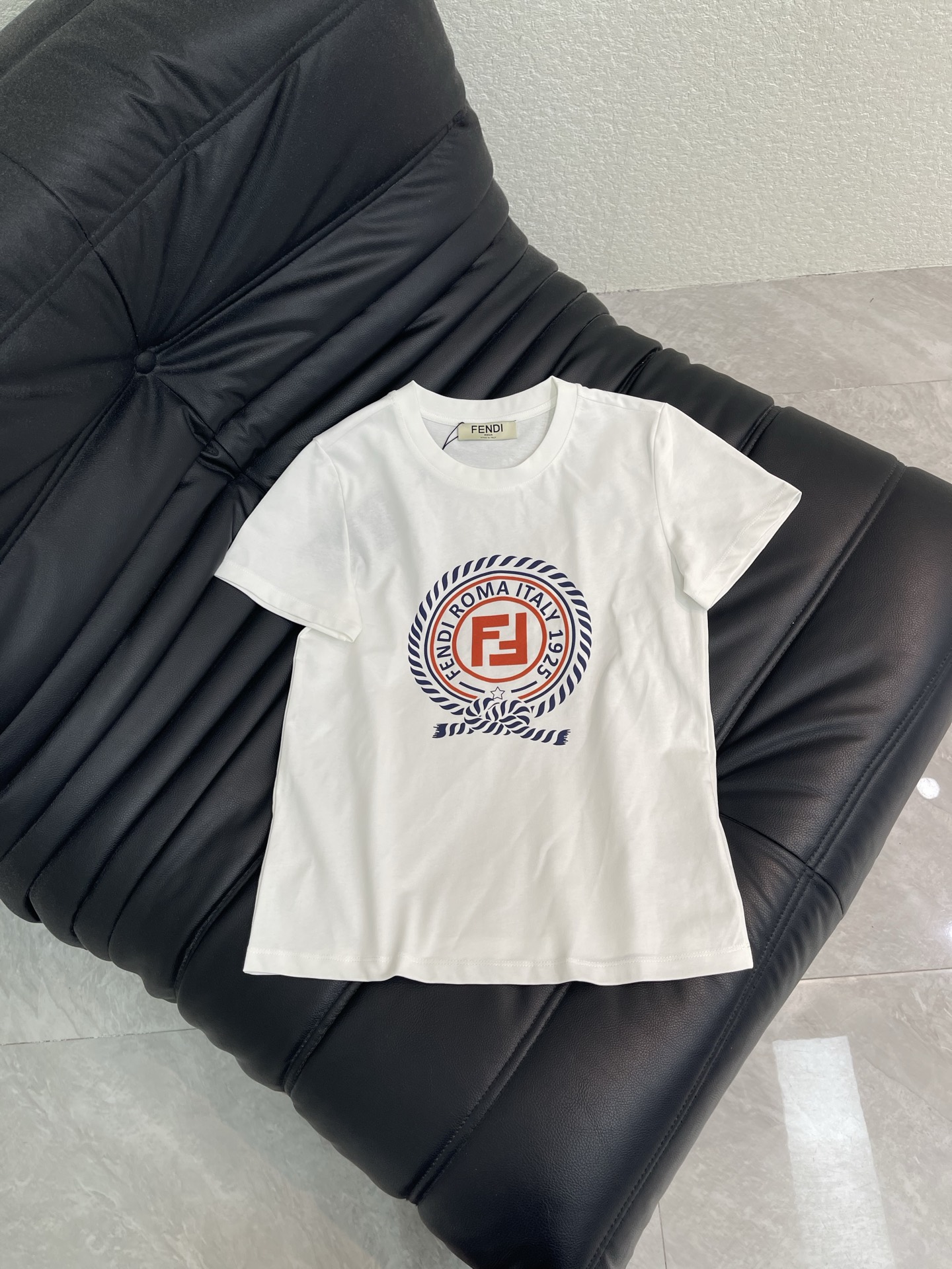 Women's short sleeves